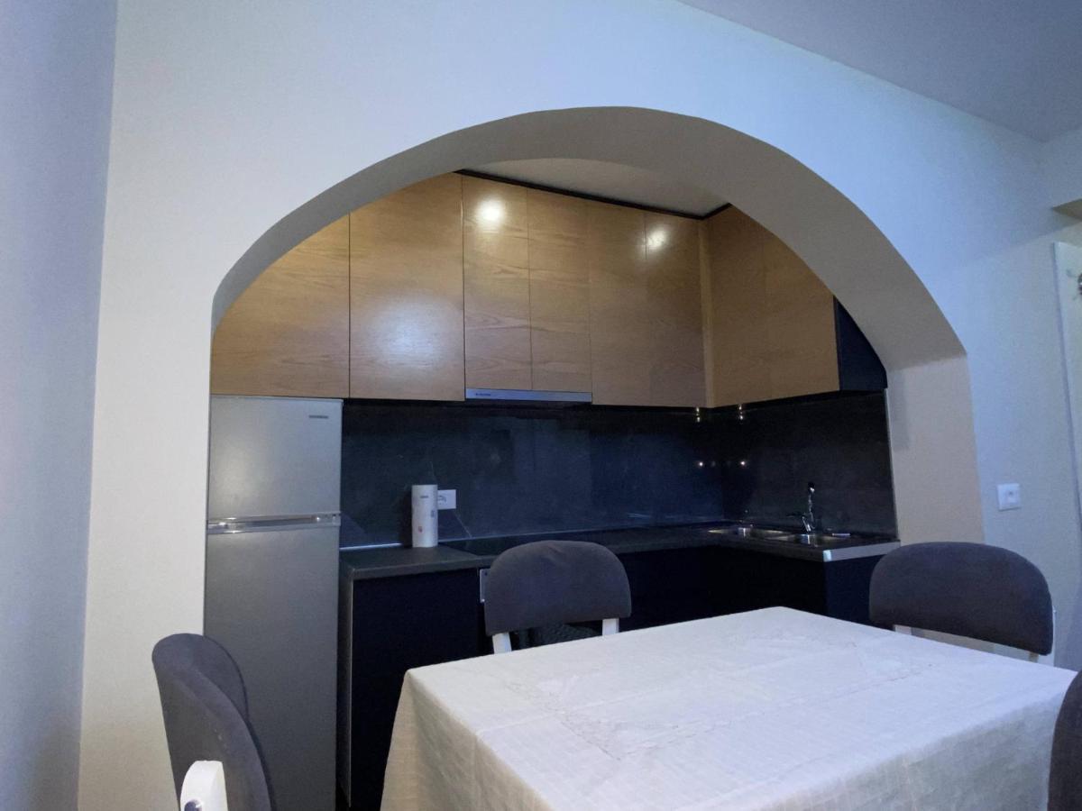 Komatas Modern Apartments In Bllok Area Tiranë Eksteriør bilde